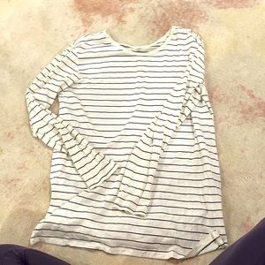 Scoop neck black and white long sleeve